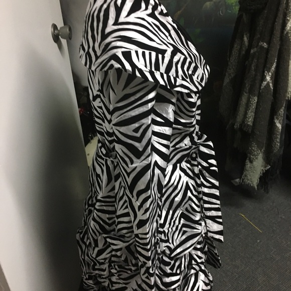 Size large Jerry T black/white zebra tie waist dress jacket - Picture 3 of 4